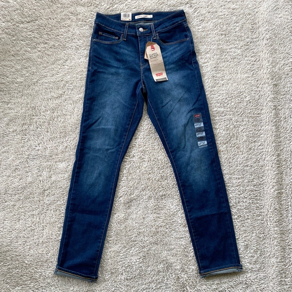 Dark Blue Levi’s Classic Mid-Rise Skinny Jeans